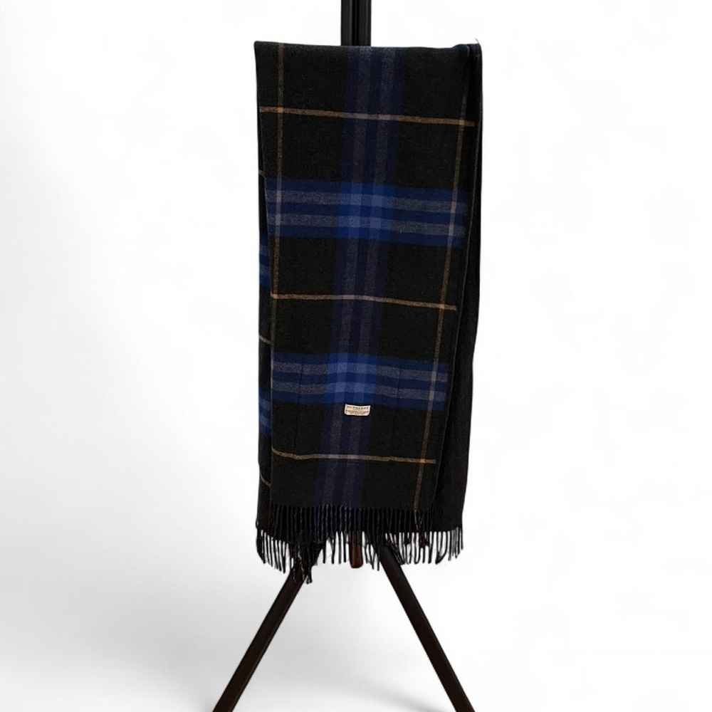 Vintage Burberry Helene Shawl blue gray plaid wool oversized scarf - Picture 4 of 12